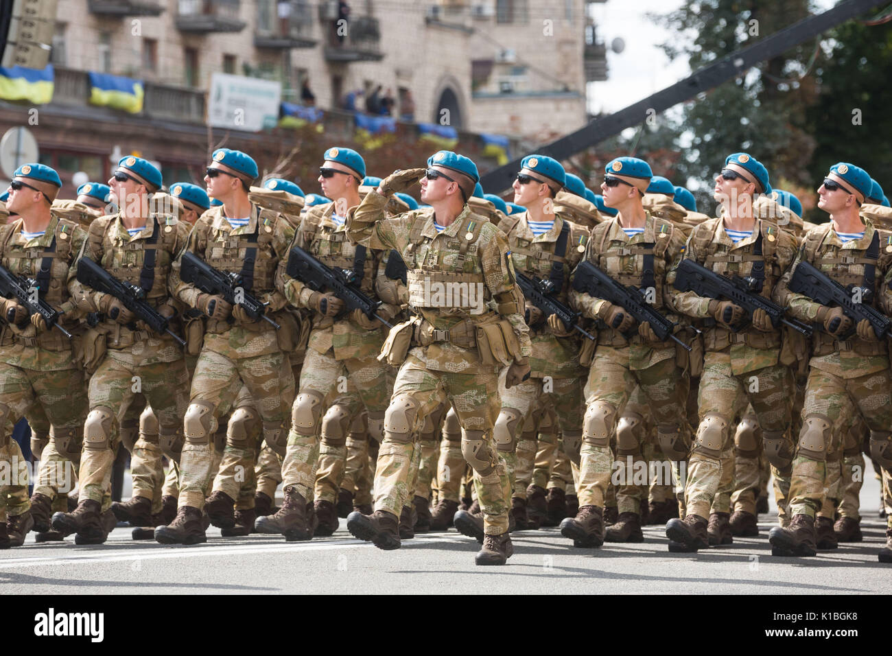 Украинские десантники. Войска Украины. Американские десантники. Российские войска в Киеве на параде.