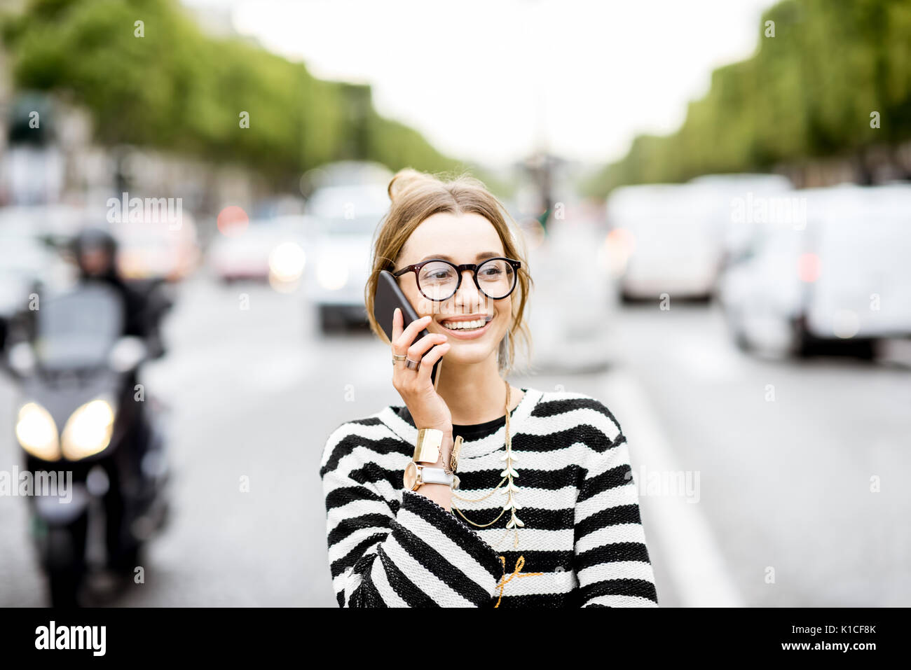 Business woman street hi-res stock photography and images - Alamy