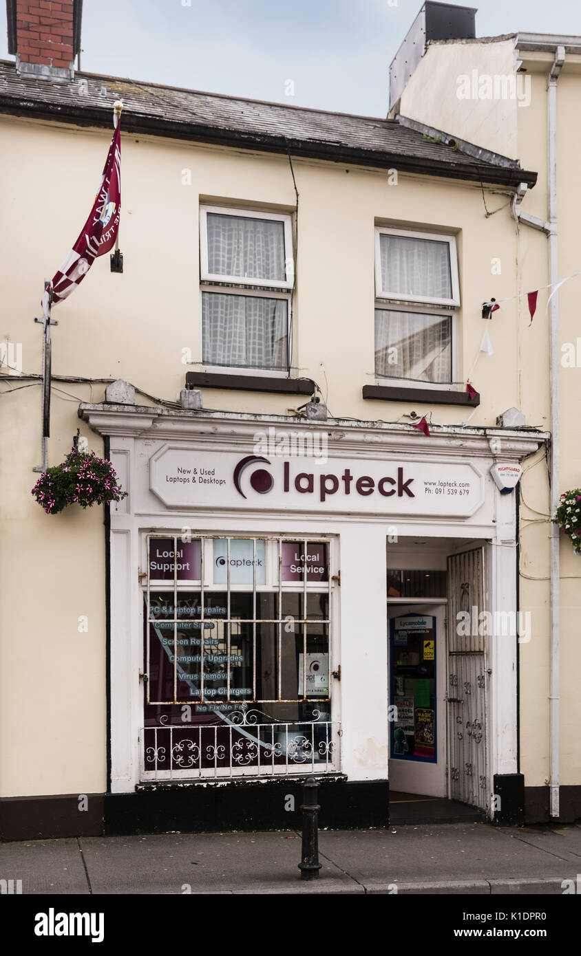 Computer repair shop hires stock photography and images Alamy