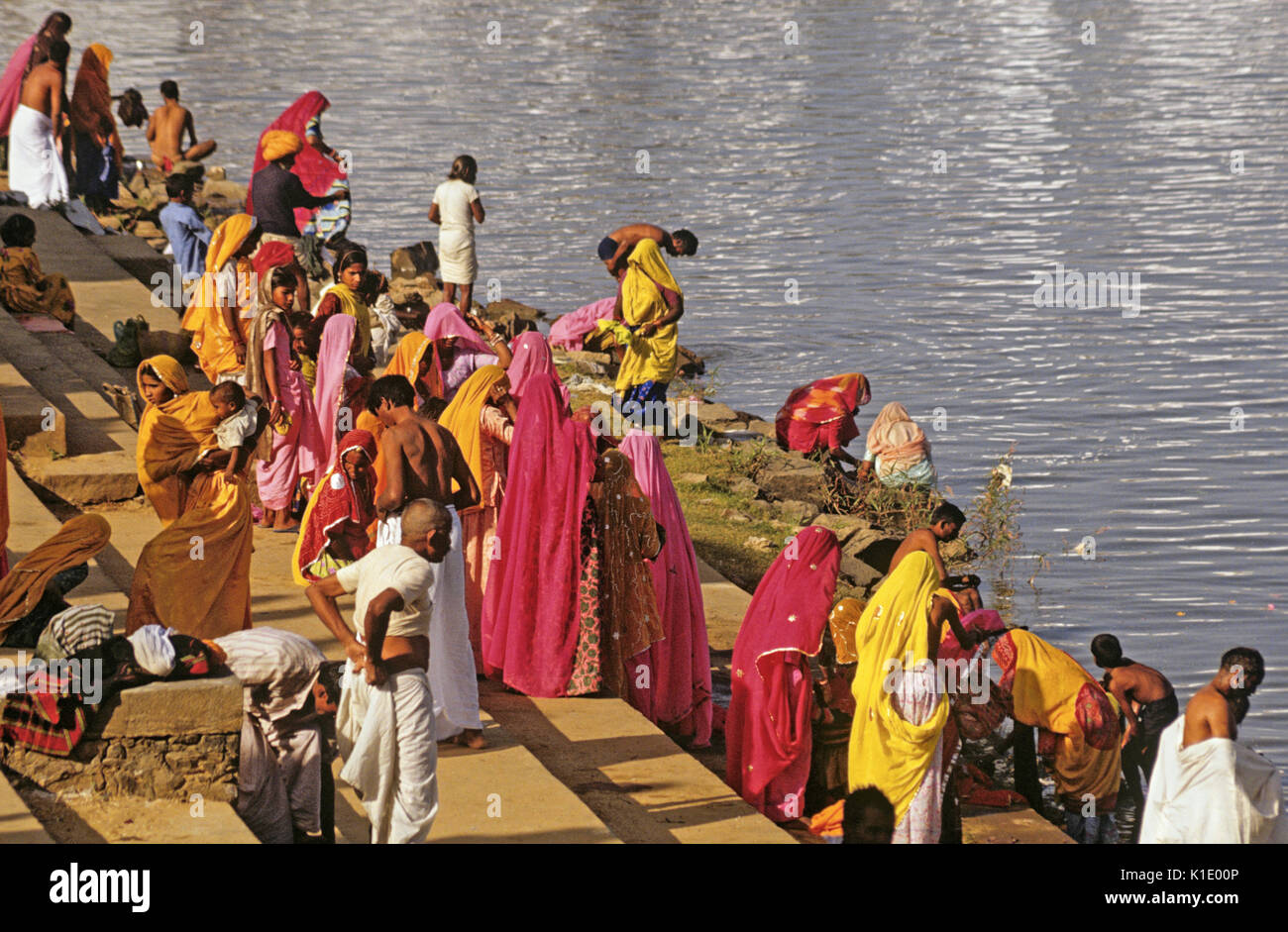 Pilgrims bathing in sacred lake during Hindu month of Kartika, Pushkar ...