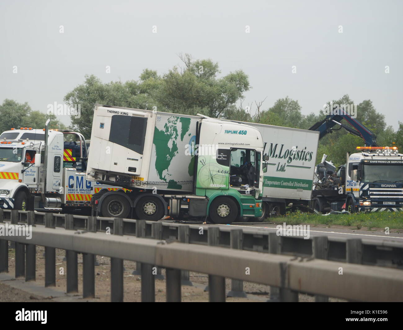 Newport Pagnell, Buckinghamshire, UK. 26th Aug, 2017. Several people have died after a minibus and two lorries were involved in a Motorway crash. The crash happened on the Southbound M1 between junctions 14 and 15. Pictures were taken from the passenger side of a car going Northbound. Credit: James Bell/Alamy Live News Stock Photo