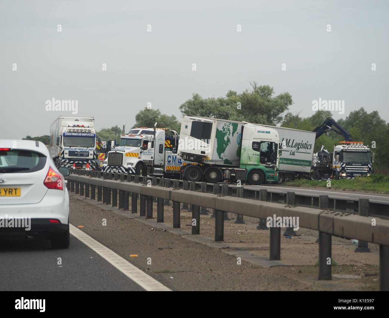 Newport Pagnell, Buckinghamshire, UK. 26th Aug, 2017. Several people have died after a minibus and two lorries were involved in a Motorway crash. The crash happened on the Southbound M1 between junctions 14 and 15. Pictures were taken from the passenger side of a car going Northbound. Credit: James Bell/Alamy Live News Stock Photo