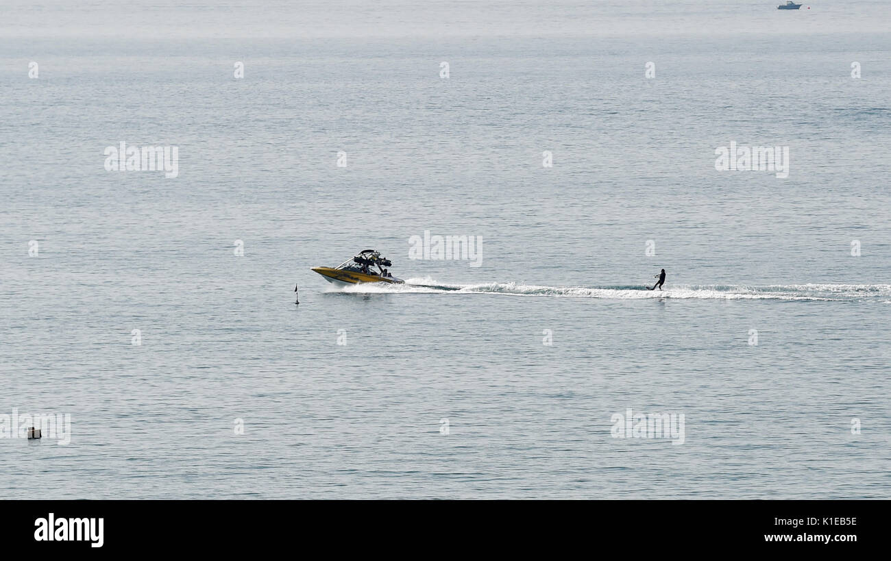 Brighton, UK. 27th Aug, 2017. Water skiers enjoy the beautiful hot sunny weather on Brighton seafront today as temperatures are expected to reach as high as 28 degrees over the bank weekend which is a record for August Credit: Simon Dack/Alamy Live News Stock Photo