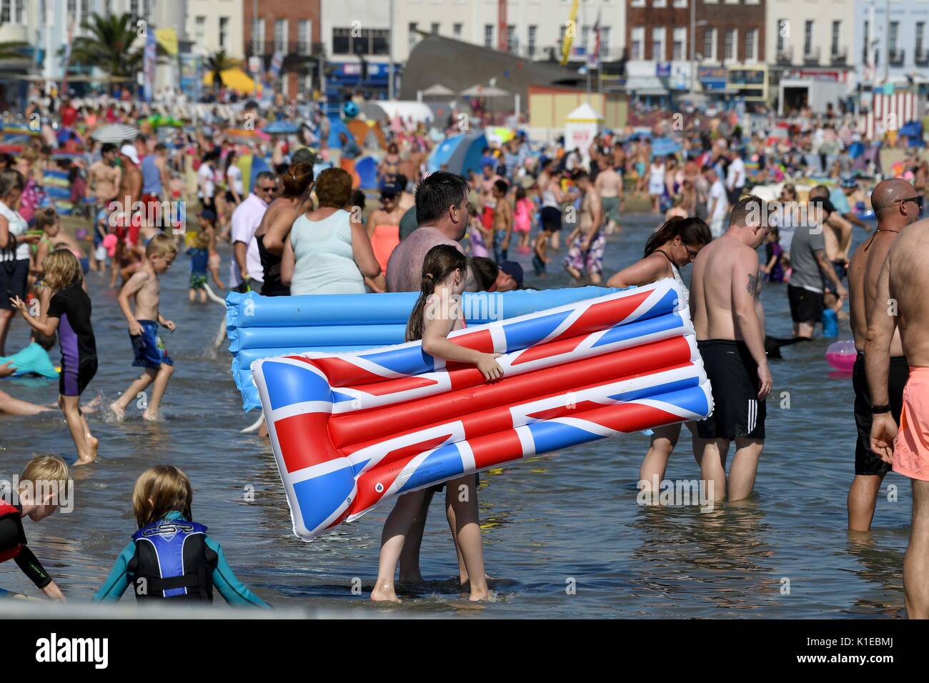 Tourists enjoy Weymouth beach, Thousands of people take to the beach in Weymouth on the Bank holiday weekend, Weymouth, Dorset, UK Credit: Finnbarr Webster/Alamy Live News Stock Photo