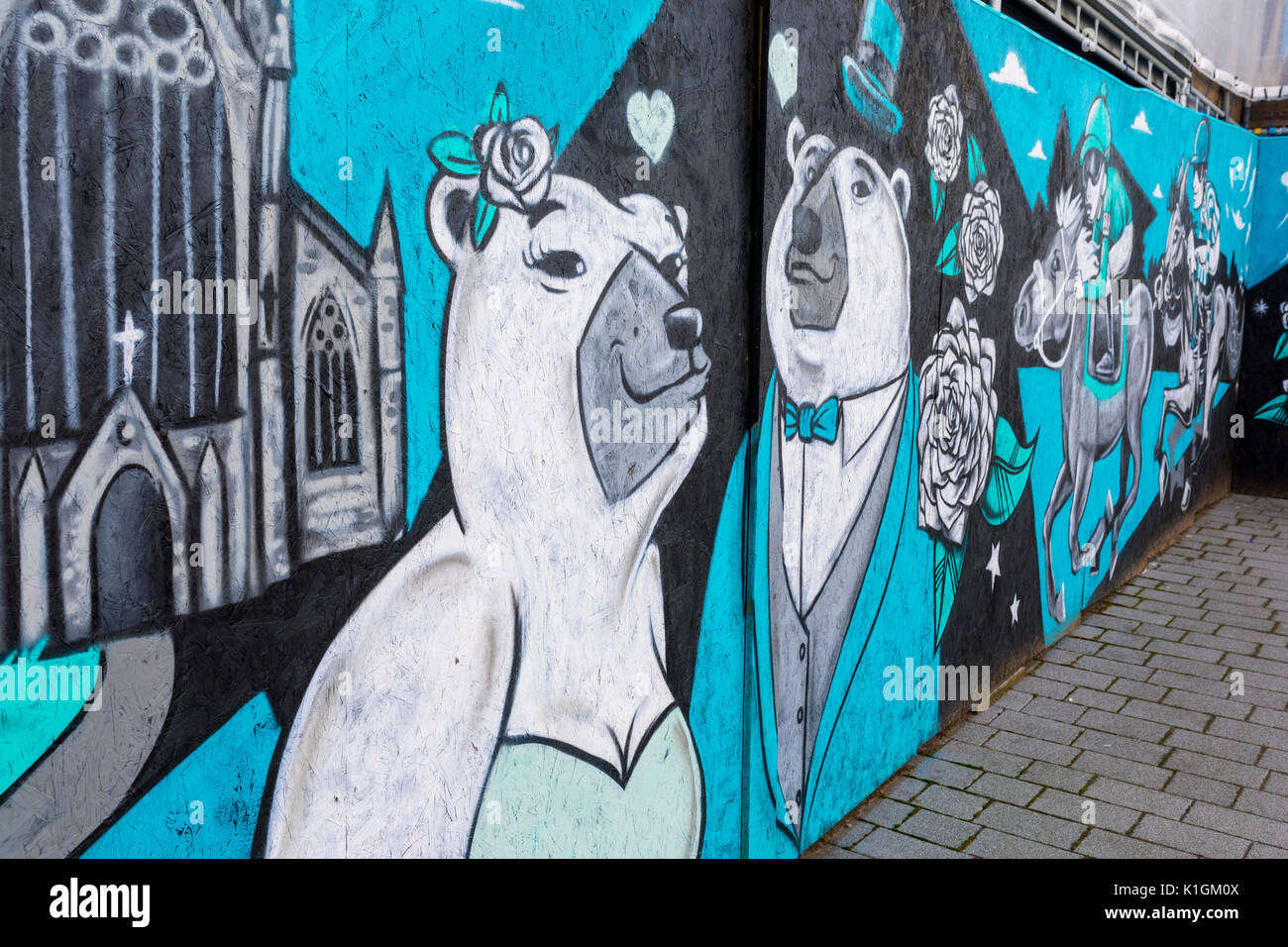 Polar bear street art, Doncaster Yorkshire Wildlife Park, graffiti Stock Photo
