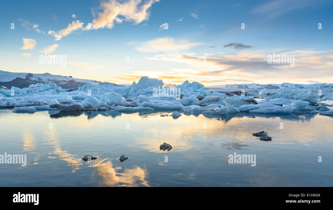 Beautiful view of icebergs in Jokulsarlon glacier lagoon at sunset ...