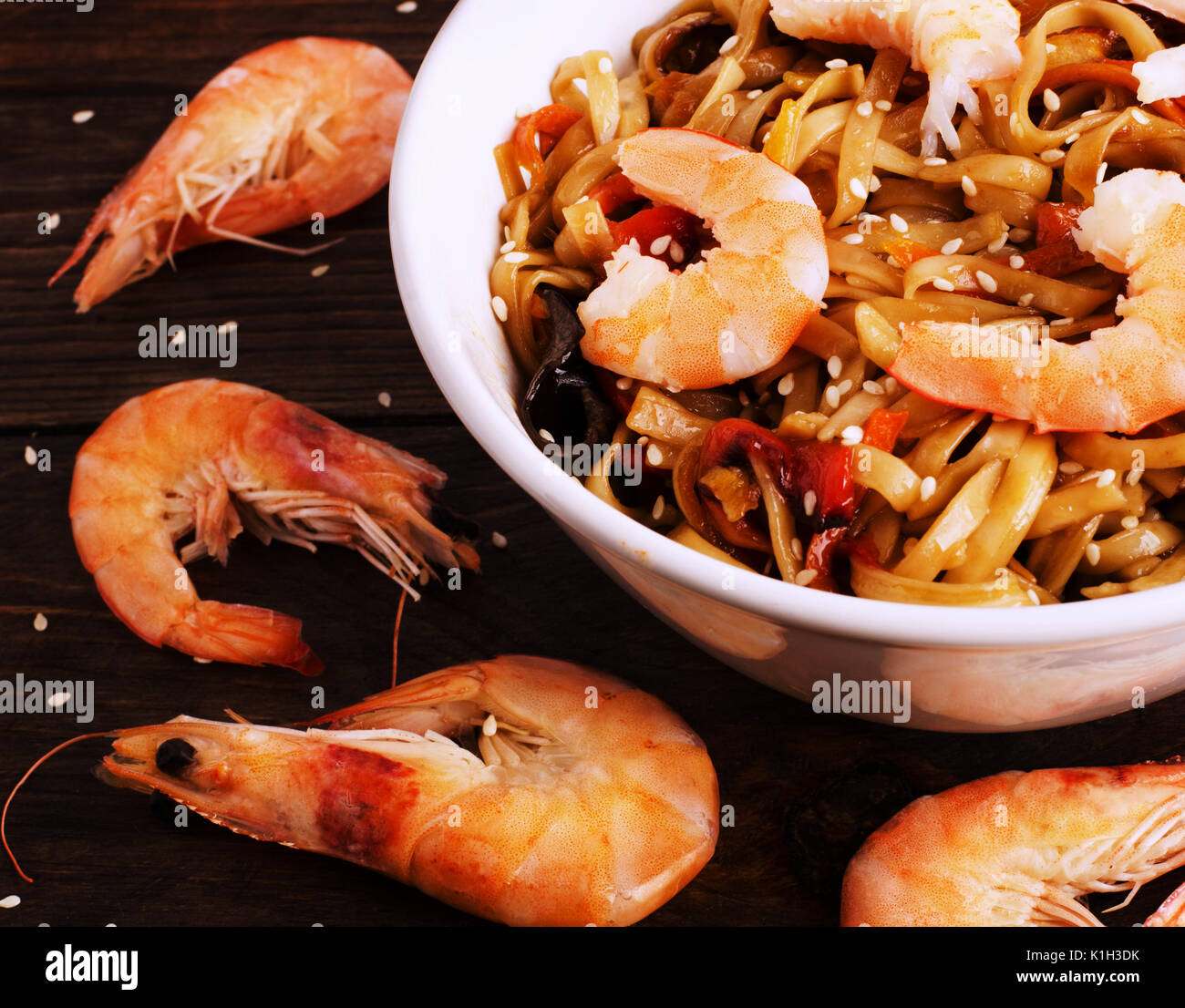 Chinese noodles shrimp hi-res stock photography and images - Alamy