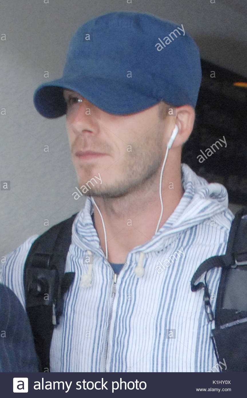 David beckham baseball cap David Beckham has often been seen kissing his youngest Harper in public but these shots also show Victoria snuggling up their youngest son Cruz. and Brooklyn in a baseball cap. Advertisement. David has long been a fan of ice hockey and it seems his sons .