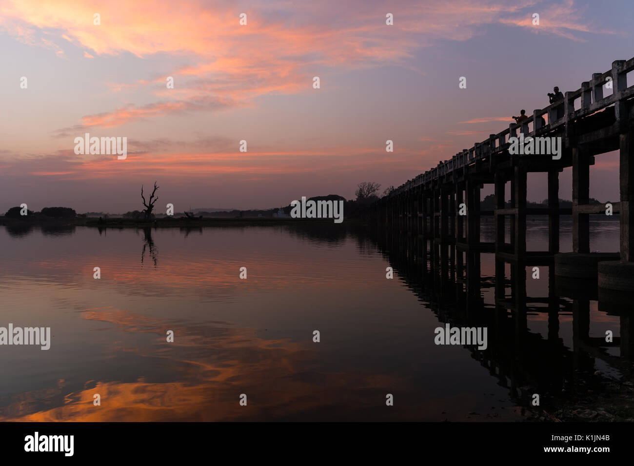 U Bein Bridge and Lake Taungthaman at sunset, Amarapura, Myanmar Stock ...
