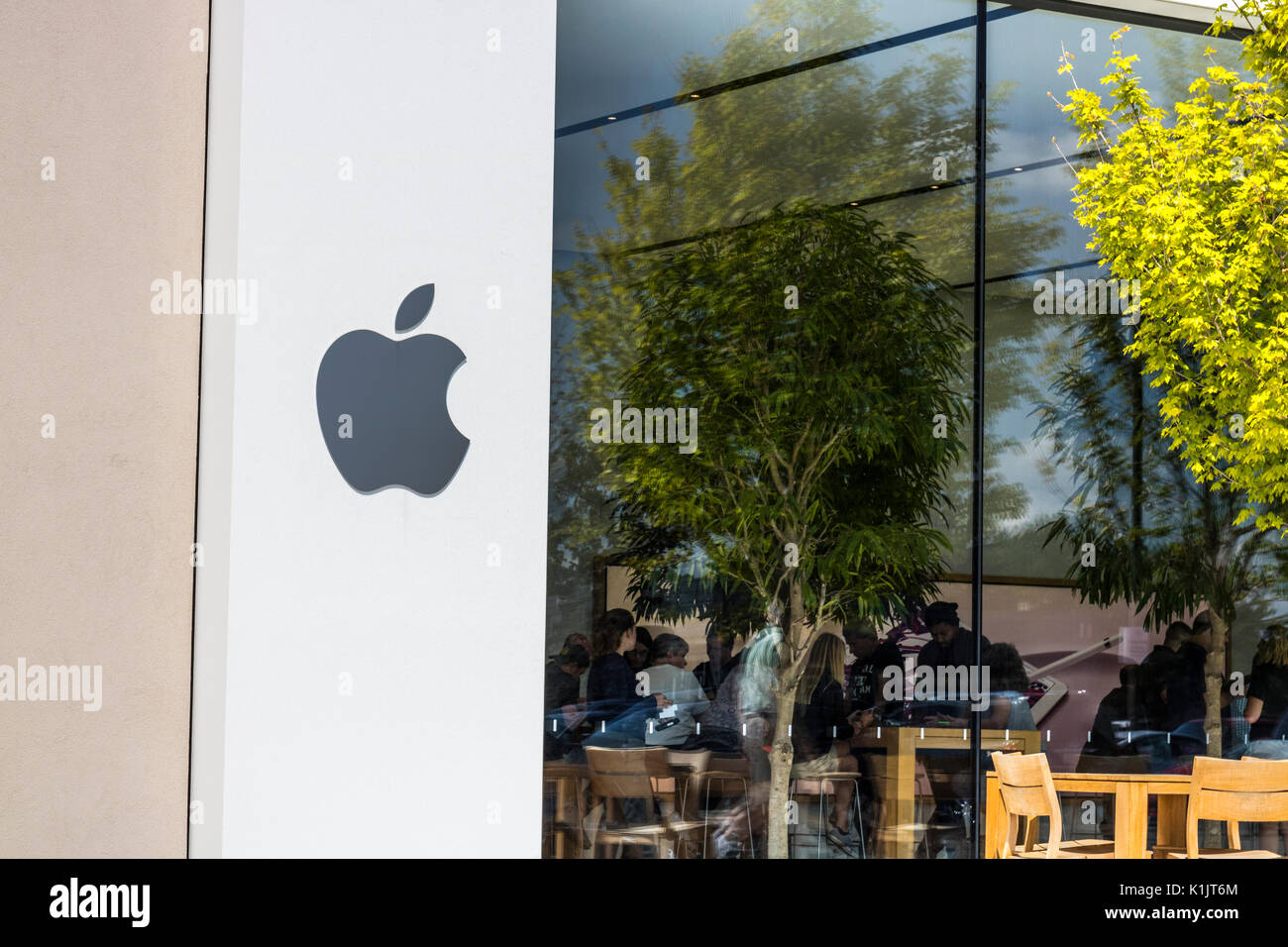 Indianapolis Circa August 2017 Apple Store Retail Mall Location. Apple sells and services the