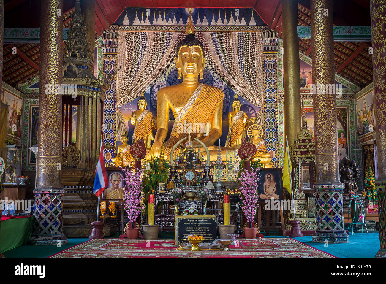 Stucco in thai temple hi-res stock photography and images - Alamy