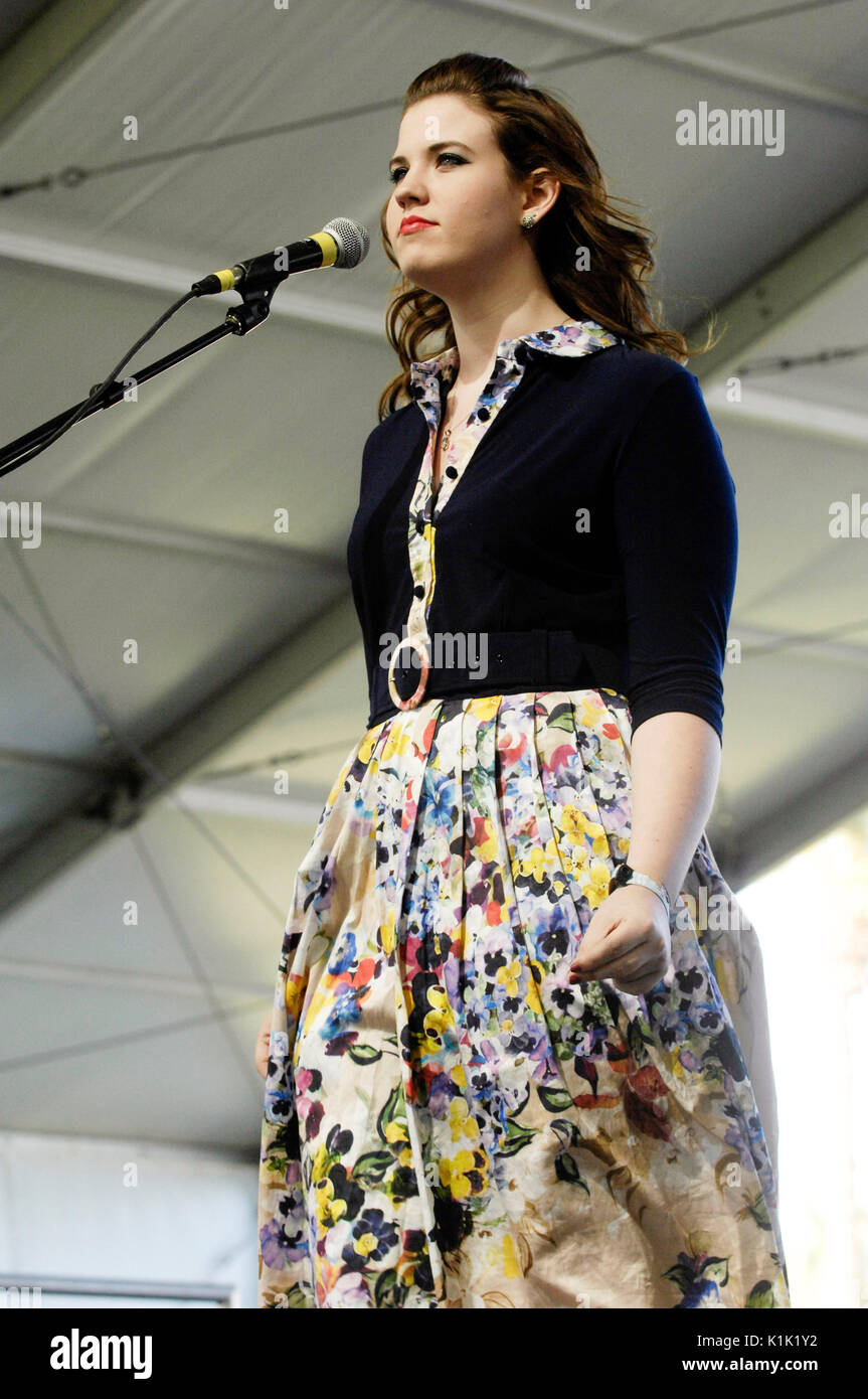 Lydia Rogers Secret Sisters perform Stagecoach,California's County