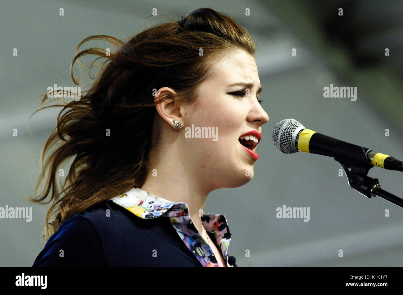 Lydia Rogers Secret Sisters perform Stagecoach,California's County