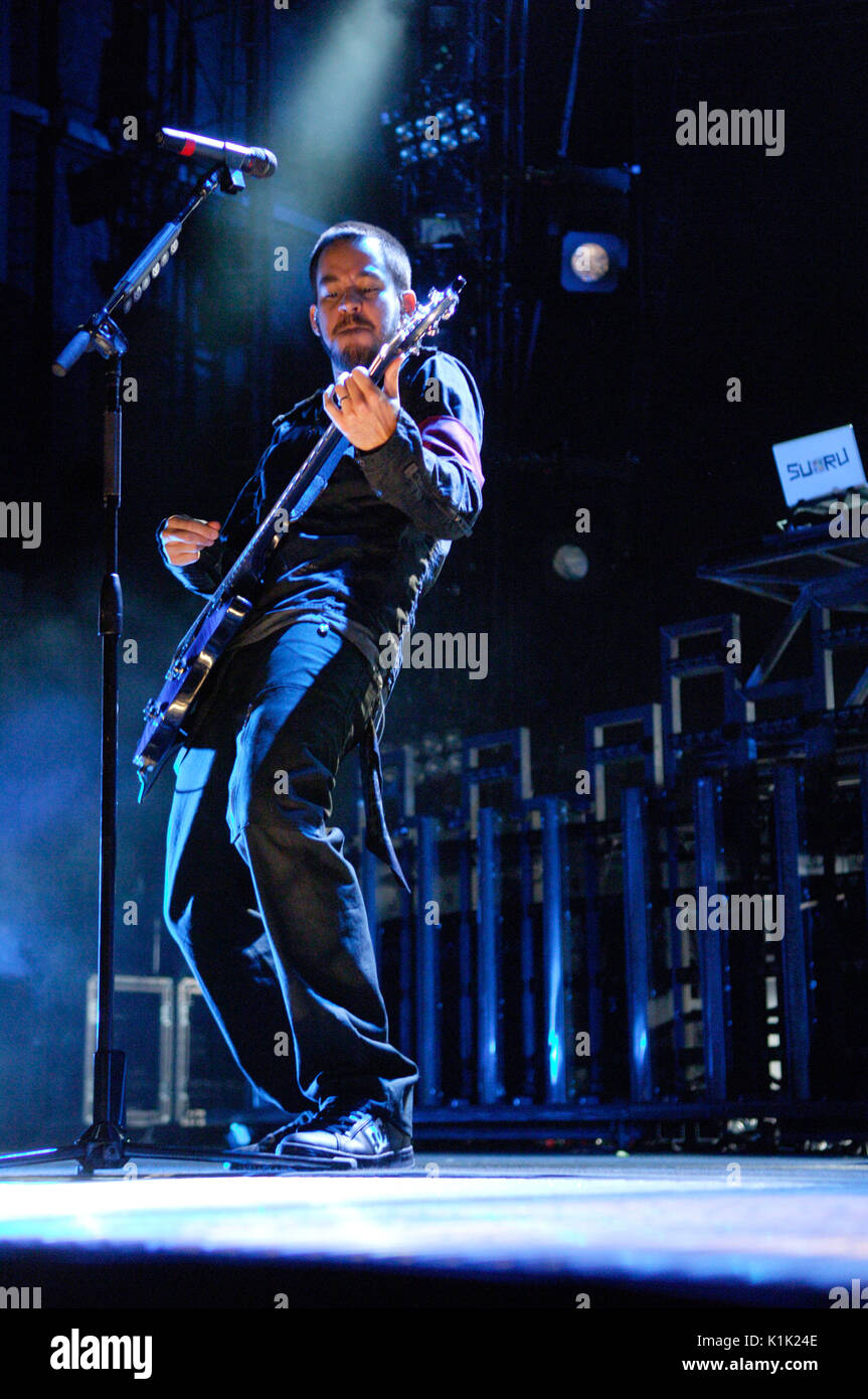 Mike Shinoda Linkin Park performs 2007 Projekt Revolution Hyundai