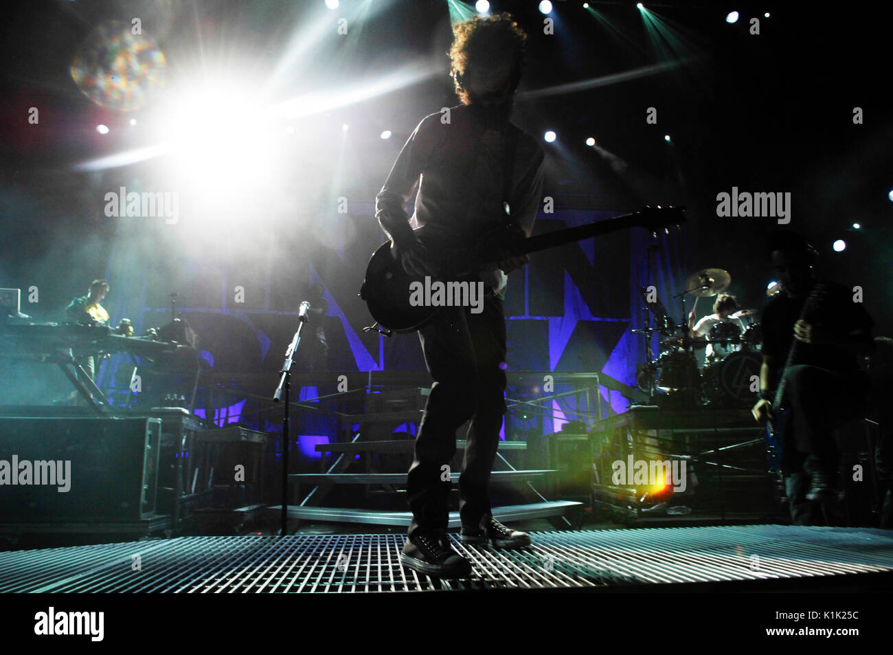 Linkin Park Performing 08 Projekt Revolution Tour Verizon Wireless Amphitheater Irvine Stock Photo Alamy Linkin Park Performing 08 Projekt Revolution Tour Verizon Wireless Amphitheater Irvine Stock Photo Alamy