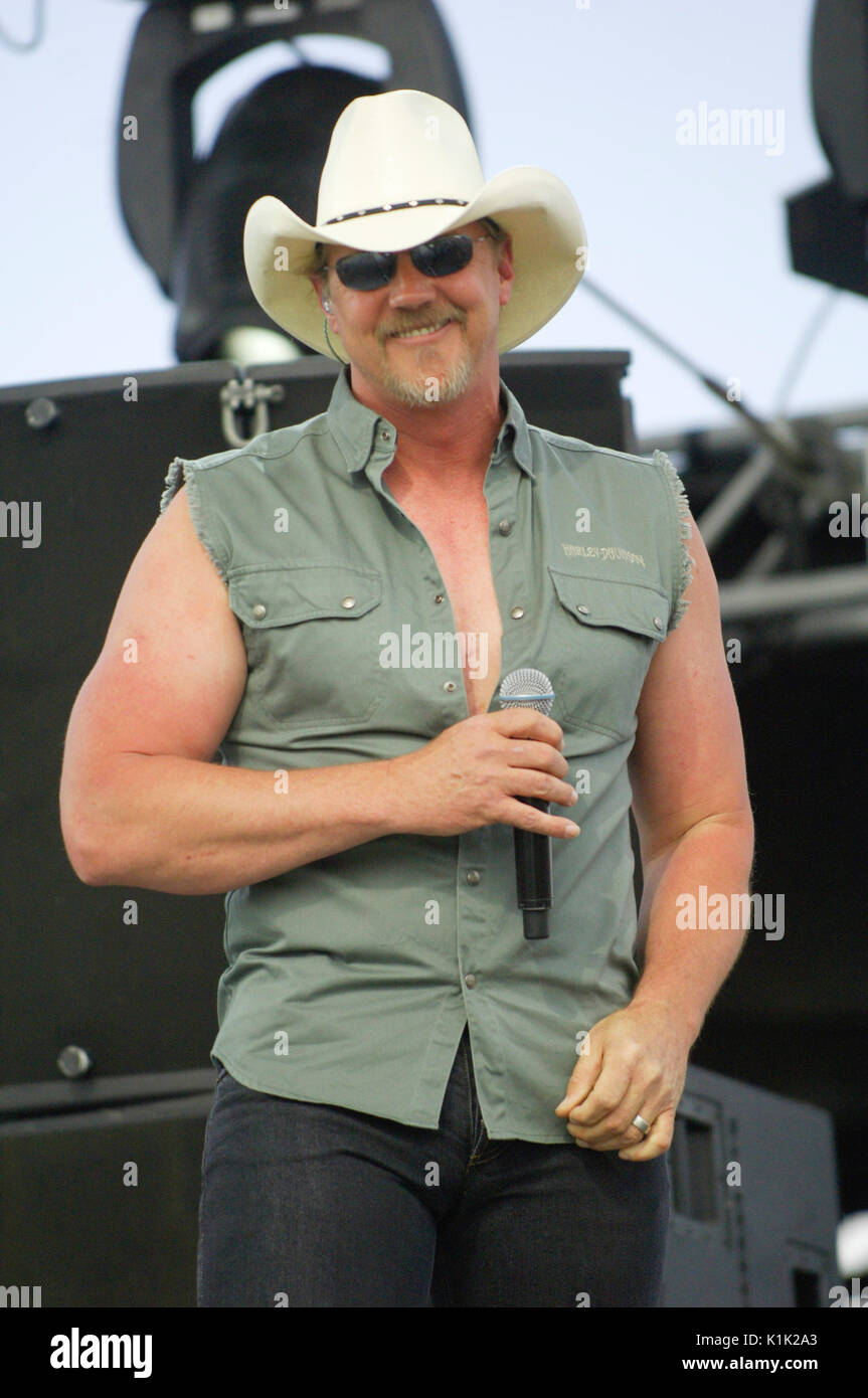 Musician Trace Adkins performing 2008 Stagecoach Country Music Festival
