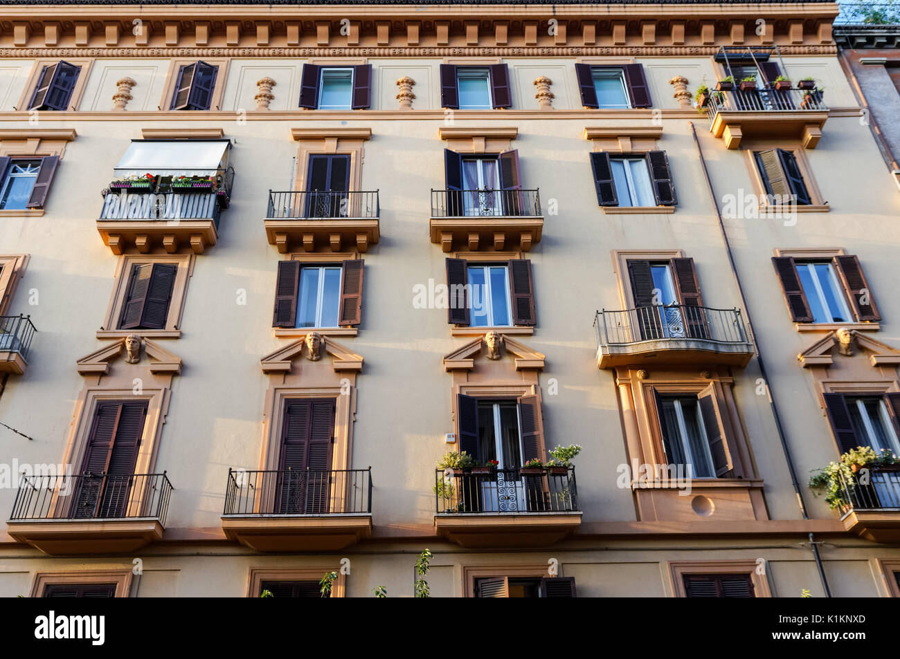 Residential building in rome hires stock photography and images Alamy