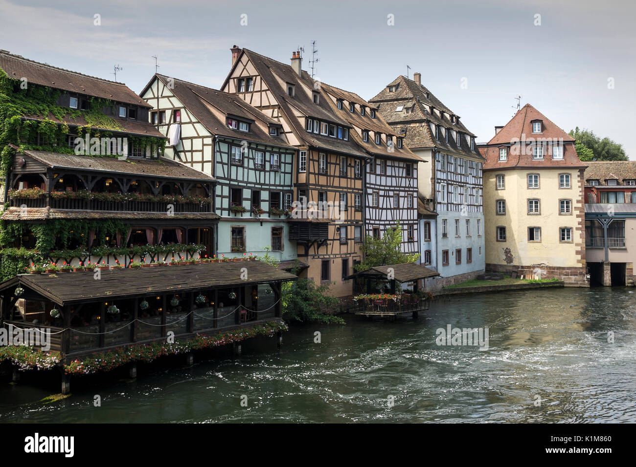half-timbered-houses-in-historic-old-town-gerberviertel-le-petite