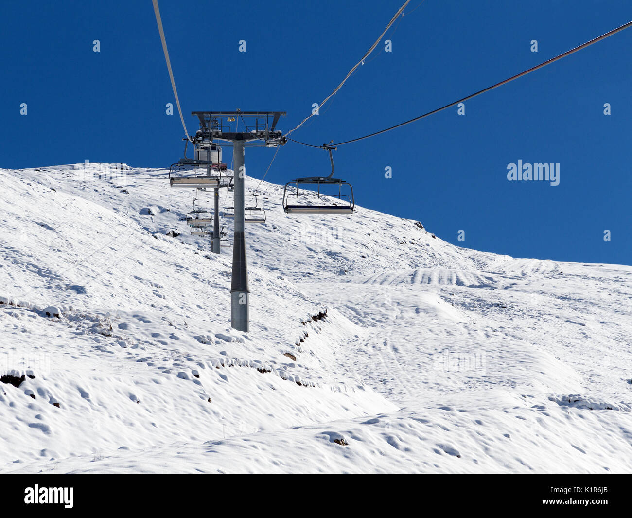 Empty ski lift chair hi-res stock photography and images - Alamy