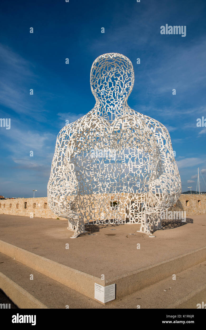 'The Nomad' sculpture by Catalan artist Jaume Plensa overlooking the bay in Antibes, Cote d'Azur, France Stock Photo