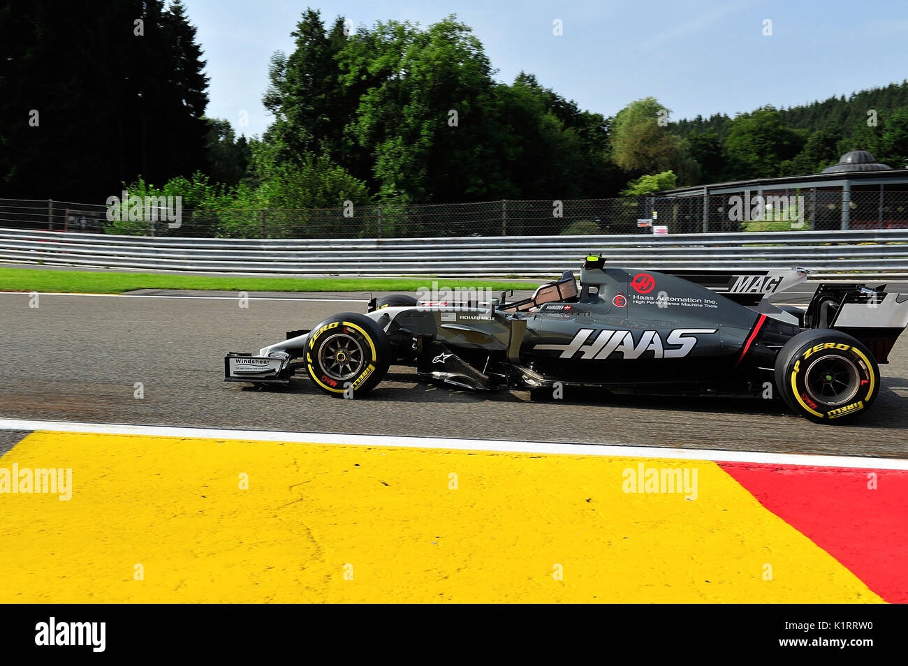 25.08.2017, Circuit de Spa-Francorchamps, Spa-Franchorchamps, FORMULA 1 PIRELLI BELGIAN GRAND PRIX,  25.08. - 27.08.2017   , im Bild Kevin Magnussen (DNK#20), Haas F1 Team mit gelockertem Kopfschutz  Photo: Cronos/Hasan Bratic Stock Photo