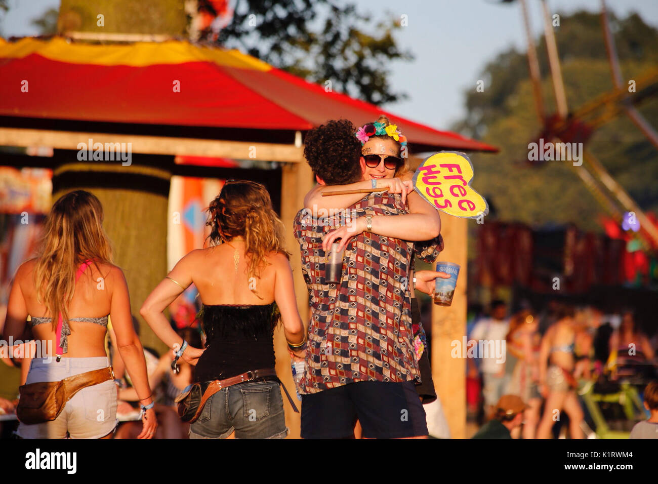 Northampton, UK. 27th August, 2017. 27th August 2017. Shambala festival, Northampton. Last day at the alternative festival famed for authentic music, crazy fancy dress and enthusiastic energy. Festival goers bask in the hot sunshine as temperatures continue to soar over rhe bank holiday weekend on the Kelmarsh Estate. Credit: Wayne Farrell/Alamy Live News Stock Photo