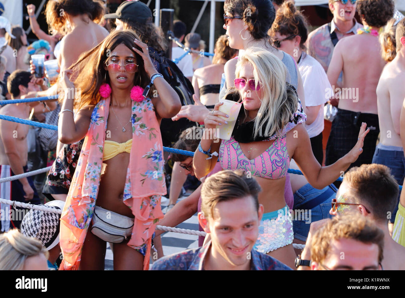 Northampton, UK. 27th August, 2017. 27th August 2017. Shambala festival, Northampton. Last day at the alternative festival famed for authentic music, crazy fancy dress and enthusiastic energy. Festival goers bask in the hot sunshine as temperatures continue to soar over rhe bank holiday weekend on the Kelmarsh Estate. Credit: Wayne Farrell/Alamy Live News Stock Photo