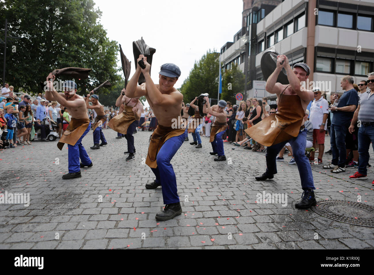 Worms, Germany. 27th August 2017. Students perform the dance of the leather workers. The first highlight of the 2017 Backfischfest was the big parade through the city of Worms with over 80 groups and floats. Community groups, music groups and business from Worms and further afield took part. Credit: Michael Debets/Alamy Live News Stock Photo