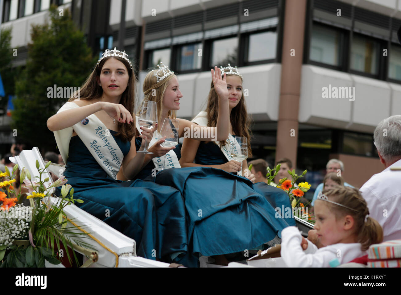 Worms, Germany. 27th August 2017. Lara Beutel, the Rheinperlenkonigin wine majesty, takes part in the parade. The first highlight of the 2017 Backfischfest was the big parade through the city of Worms with over 80 groups and floats. Community groups, music groups and business from Worms and further afield took part. Credit: Michael Debets/Alamy Live News Stock Photo