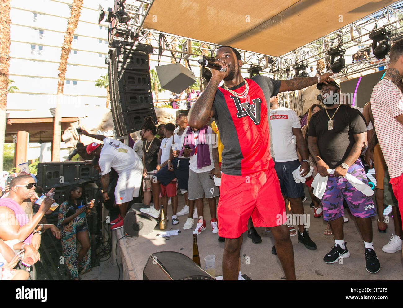 Las Vegas, NV, USA. 27th Aug, 2017. MEEK MILL performs at REHAB Pool Party  at Hard Rock Hotel & Casino in Las vegas, NV on ASugust 27, 2017. Credit:  Gdp Photos/Media Punch/Alamy