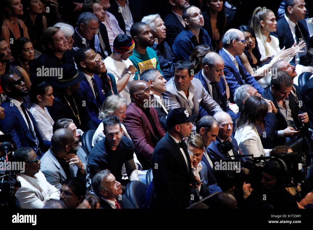 Las Vegas, NV, USA. 26th Aug, 2017. LeBron James, Sean 'P Diddy' Combs, Adam Levine, Michael Bay, Steve Harvey, Robert Kraft, Jennifer Lopez, Alex Rodriquez in attendance for Floyd Mayweather VS. Conor McGregor Fight, T-Mobile Arena, Las Vegas, NV August 26, 2017. Credit: JA/Everett Collection/Alamy Live News Stock Photo