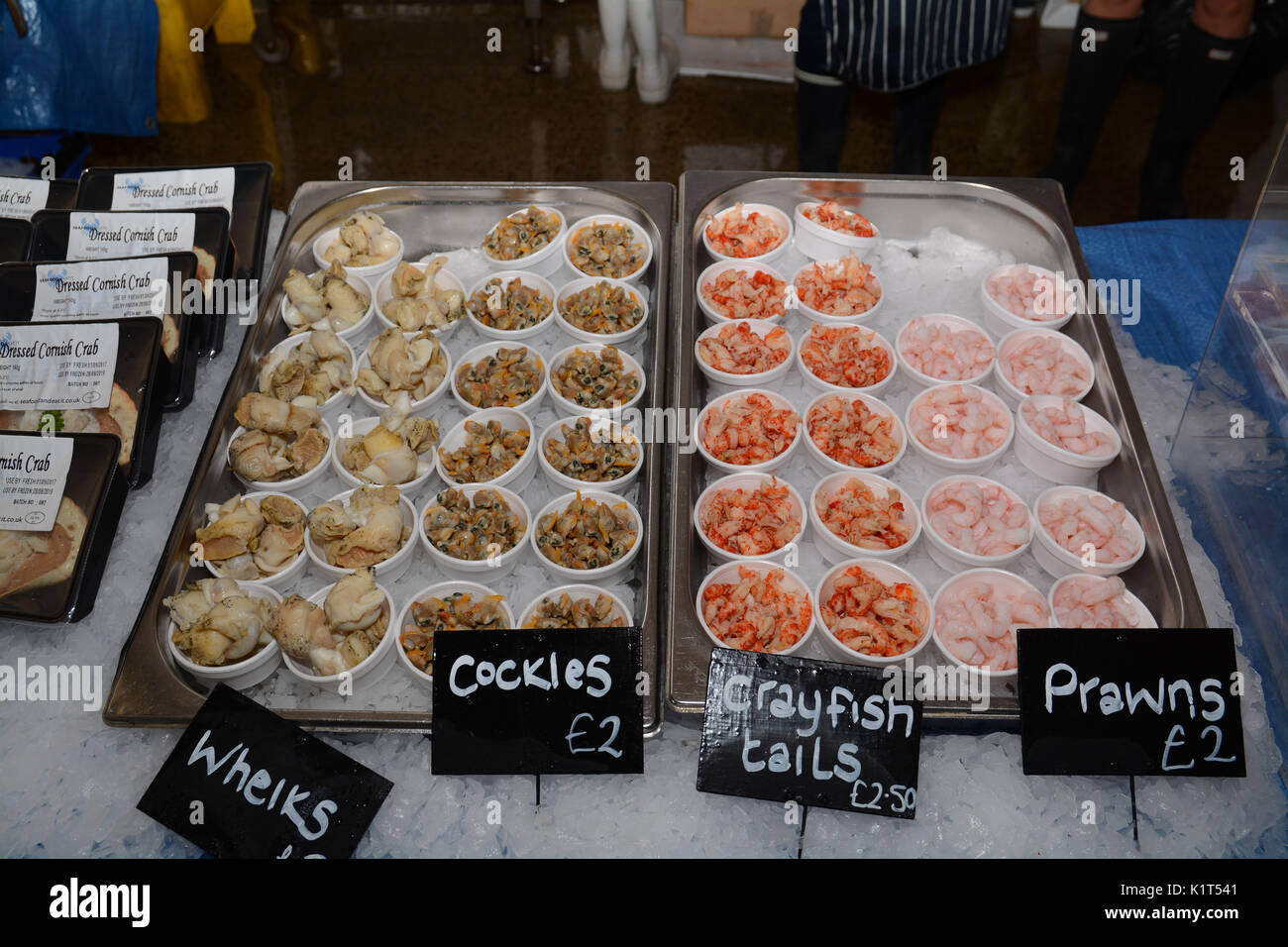 Newlyn Harbour, Cornwall, UK. 28th August 2017. Every bank holiday Newlyn harbour in transformed into a showcase for local produce, with fresh fish, cooking demonstrations and food staffls. Credit: Simon Maycock/Alamy Live News Stock Photo
