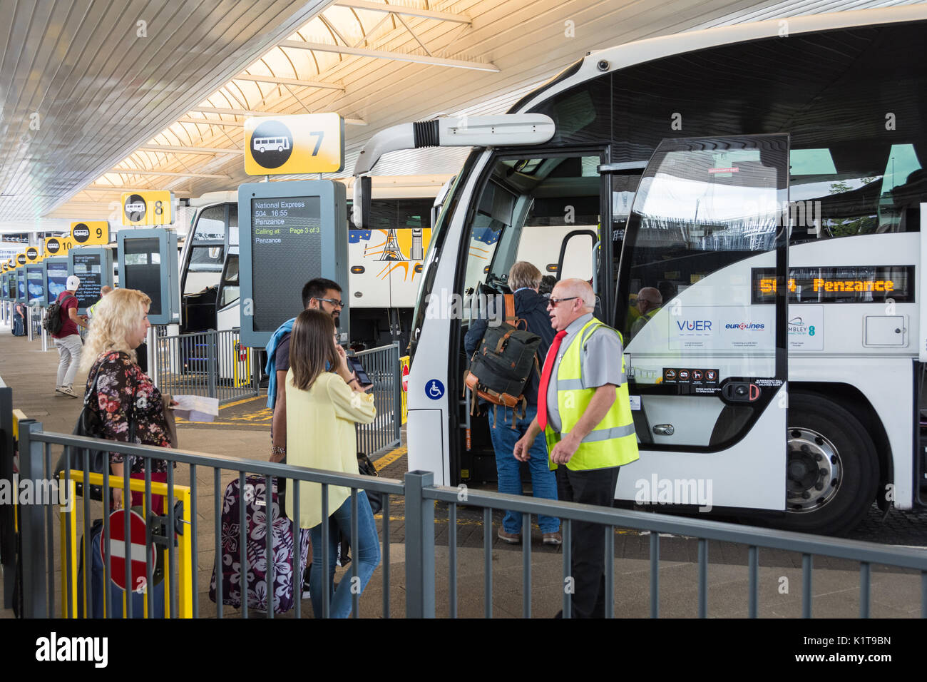 Coaches waiting at the Central Bus Station at Heathrow Airport Stock Photo  - Alamy