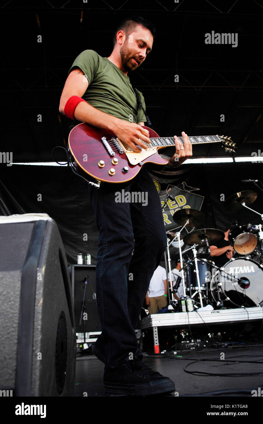 Tim McIlrath Rise Against performing 