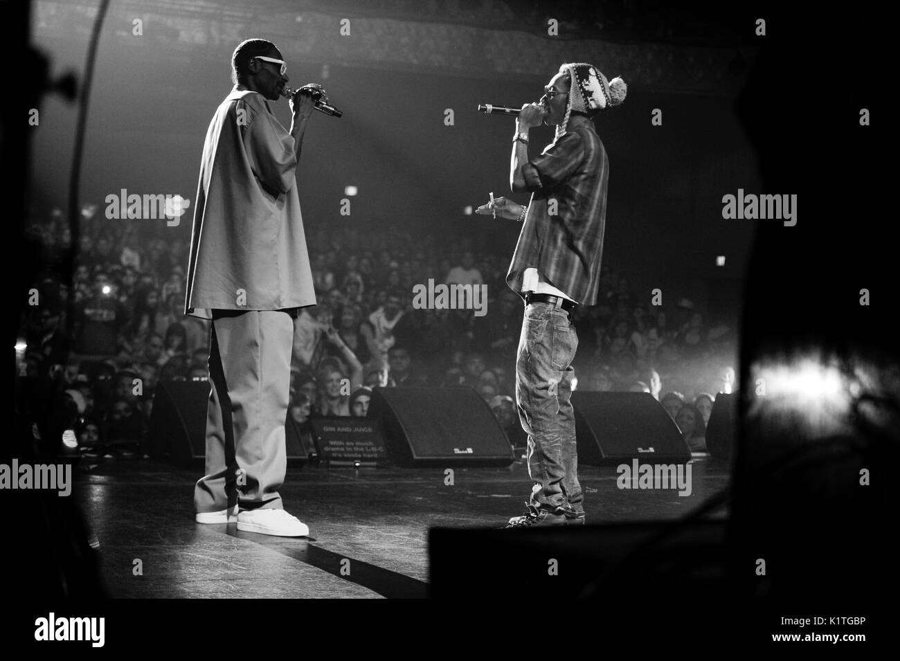 L R Snoop Dogg Wiz Khalifa Perform Wiltern Theater Support Snoop Stock Photo Alamy L R Snoop Dogg Wiz Khalifa Perform Wiltern Theater Support Snoop Stock Photo Alamy