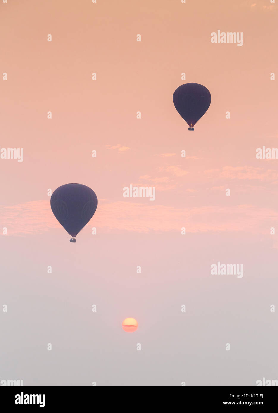 Hot air balloons floating Stock Photo - Alamy