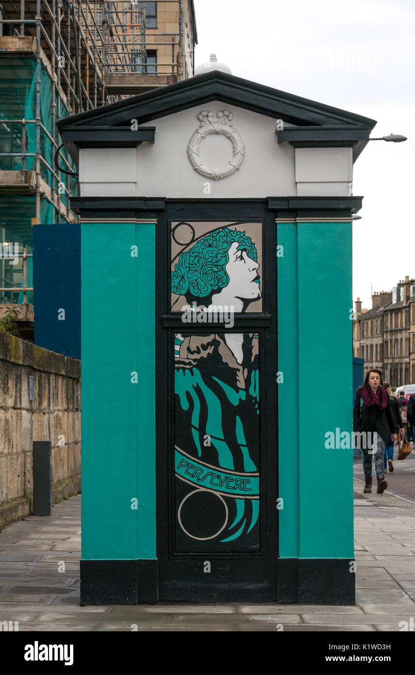 Painted police call box with Leith motto Persevere on Leith Walk, Edinburgh, Scotland, UK on rainy day with pedestrians Stock Photo