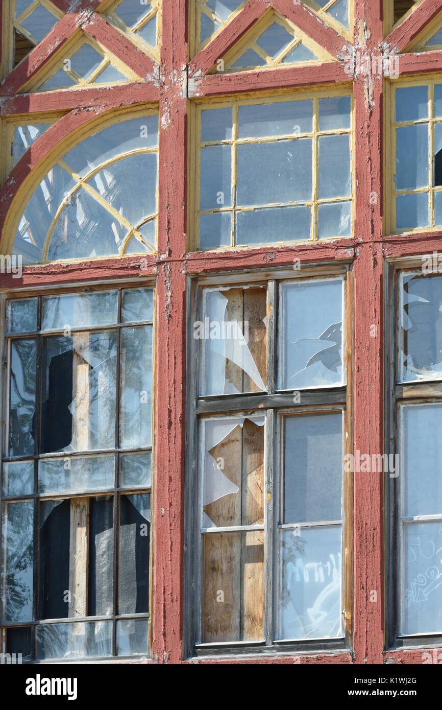 Dirty window with frame hi-res stock photography and images - Alamy