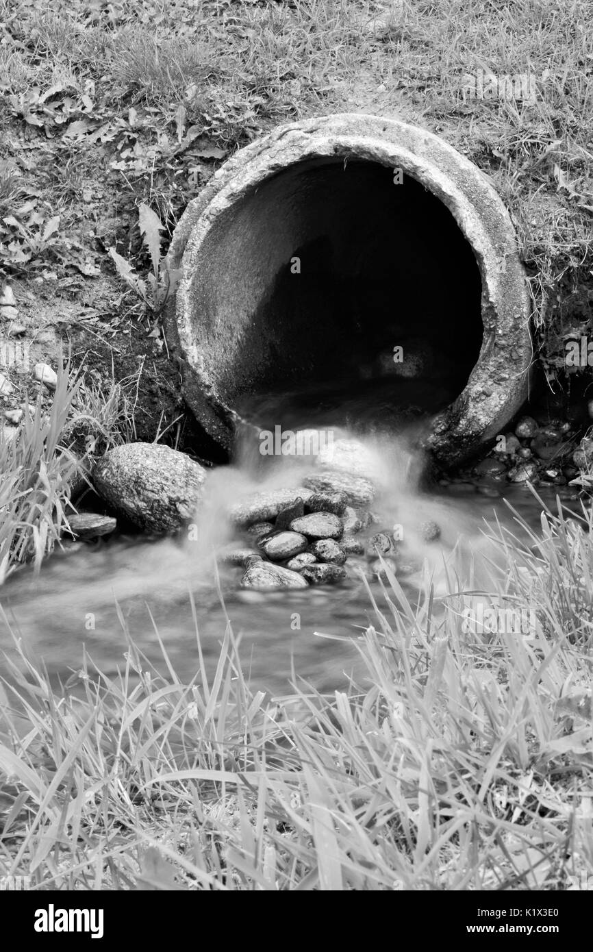 Small Waterfall from Drain Pipe at Kiwanis Park in black and white Stock Photo