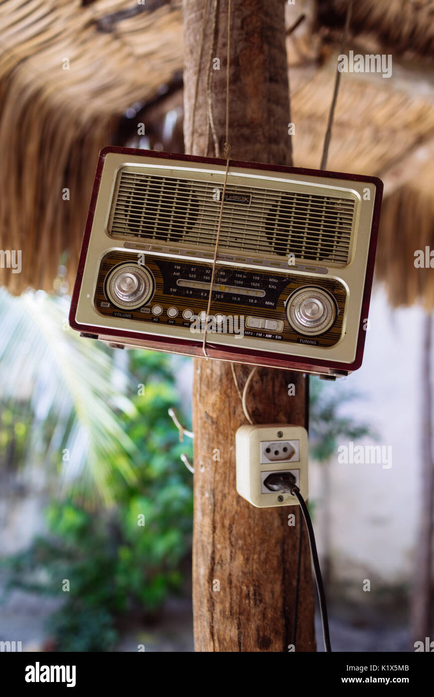 Vintage radio hi-res stock photography and images - Alamy