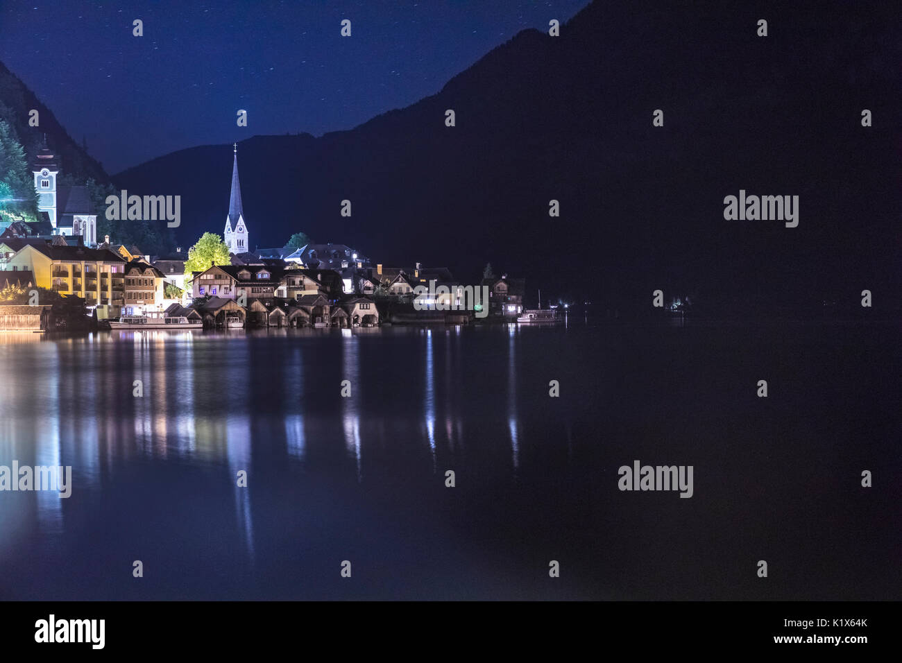 The austrian village of Hallstatt and the lake, night view, Upper ...