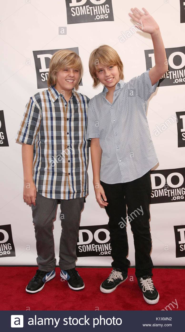 https://c8.alamy.com/comp/K1XMN2/cole-sprouse-and-dylan-sprouse-cole-sprouse-and-dylan-sprouse-at-the-K1XMN2.jpg