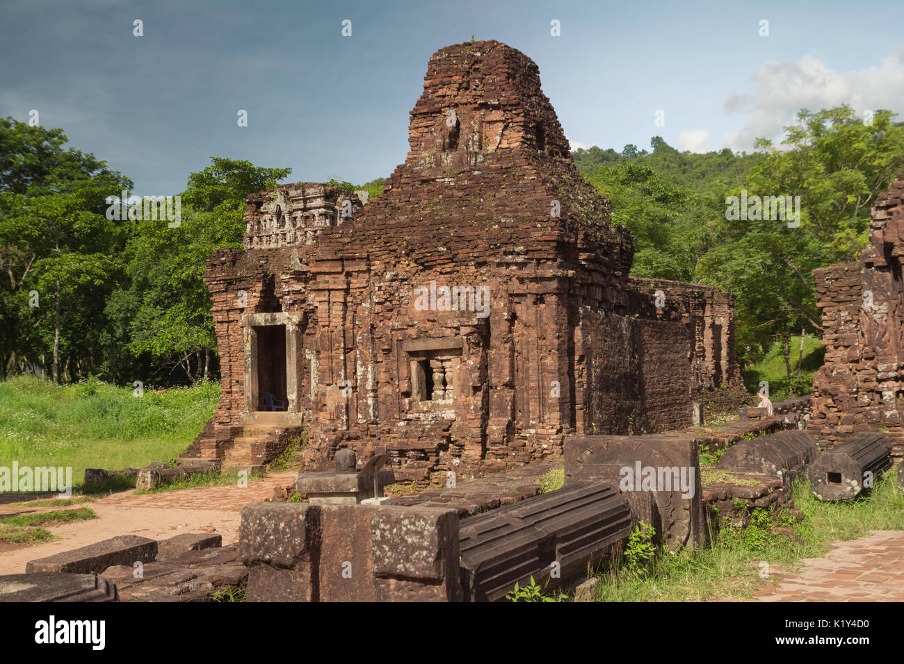 ancient-ruins-in-vietnam-K1Y4D0.jpg