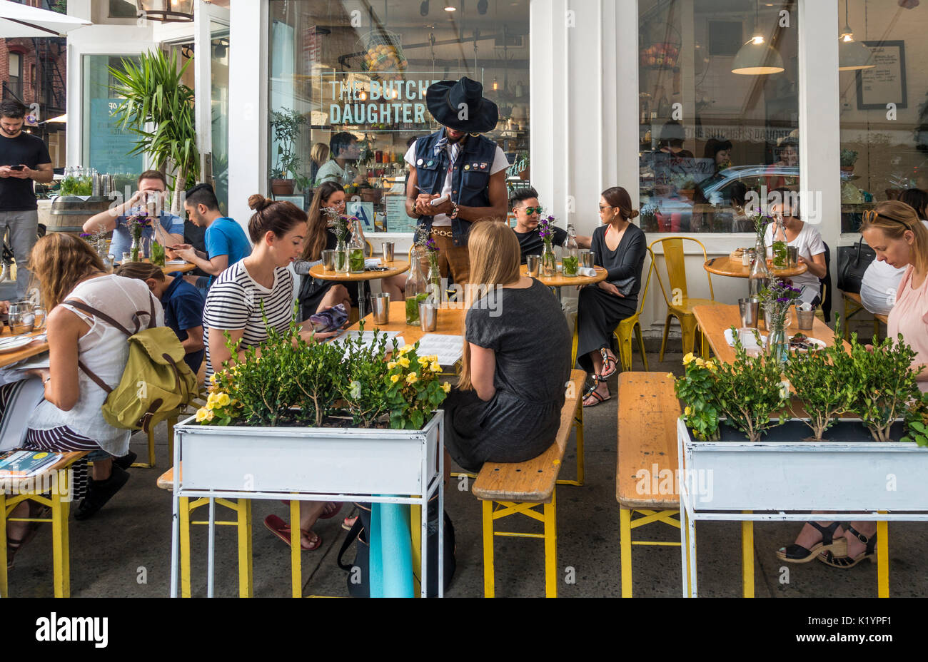 Alfresco manhattan hi res stock photography and images Alamy Alfresco manhattan hi res stock photography and images Alamy