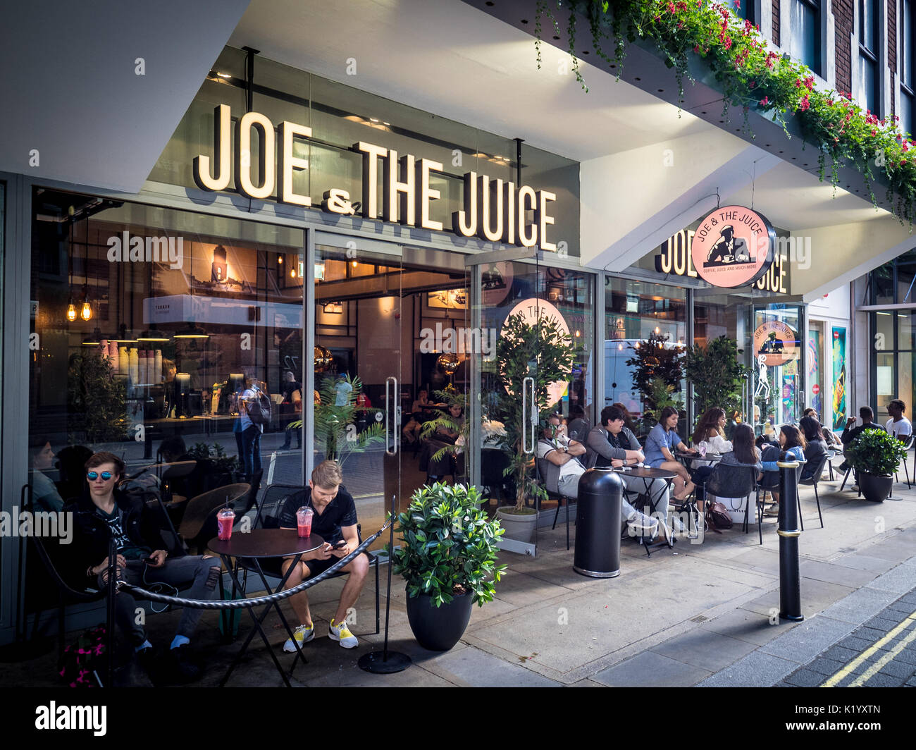 Joe & the Juice cafe in Soho central London Stock Photo: 156121749 ...