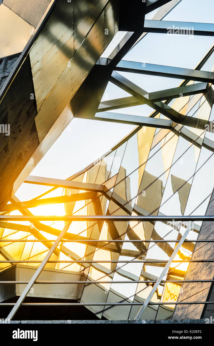 Reflections and optical effects of space distortion on the glass facade