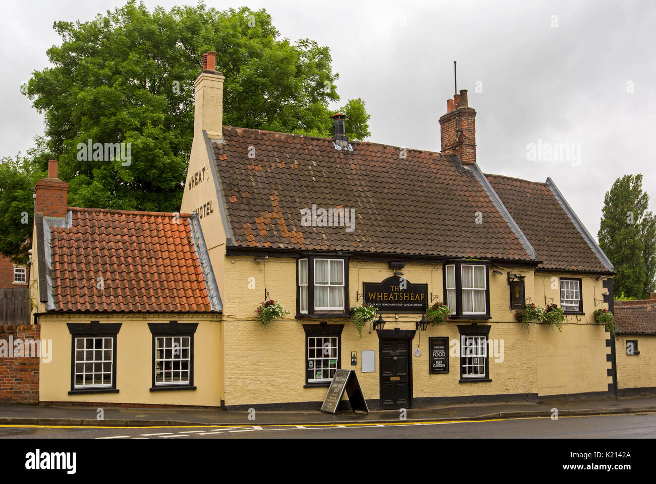 Colourful Wheat Sheaf pub with apricot yellow walls and red tiled roof in Barton-upon-Humber, Lincolnshire, England Stock Photo