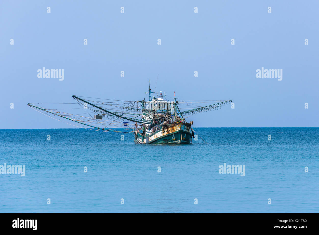 Traditional thai fishing boat hi-res stock photography and images - Alamy