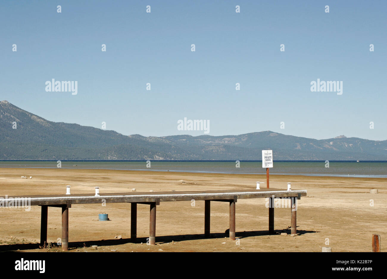 LAKE TAHOE PRIVATE DOCK ON DRY LAND DURING DROUGHT, CALIFORNIA Stock Photo