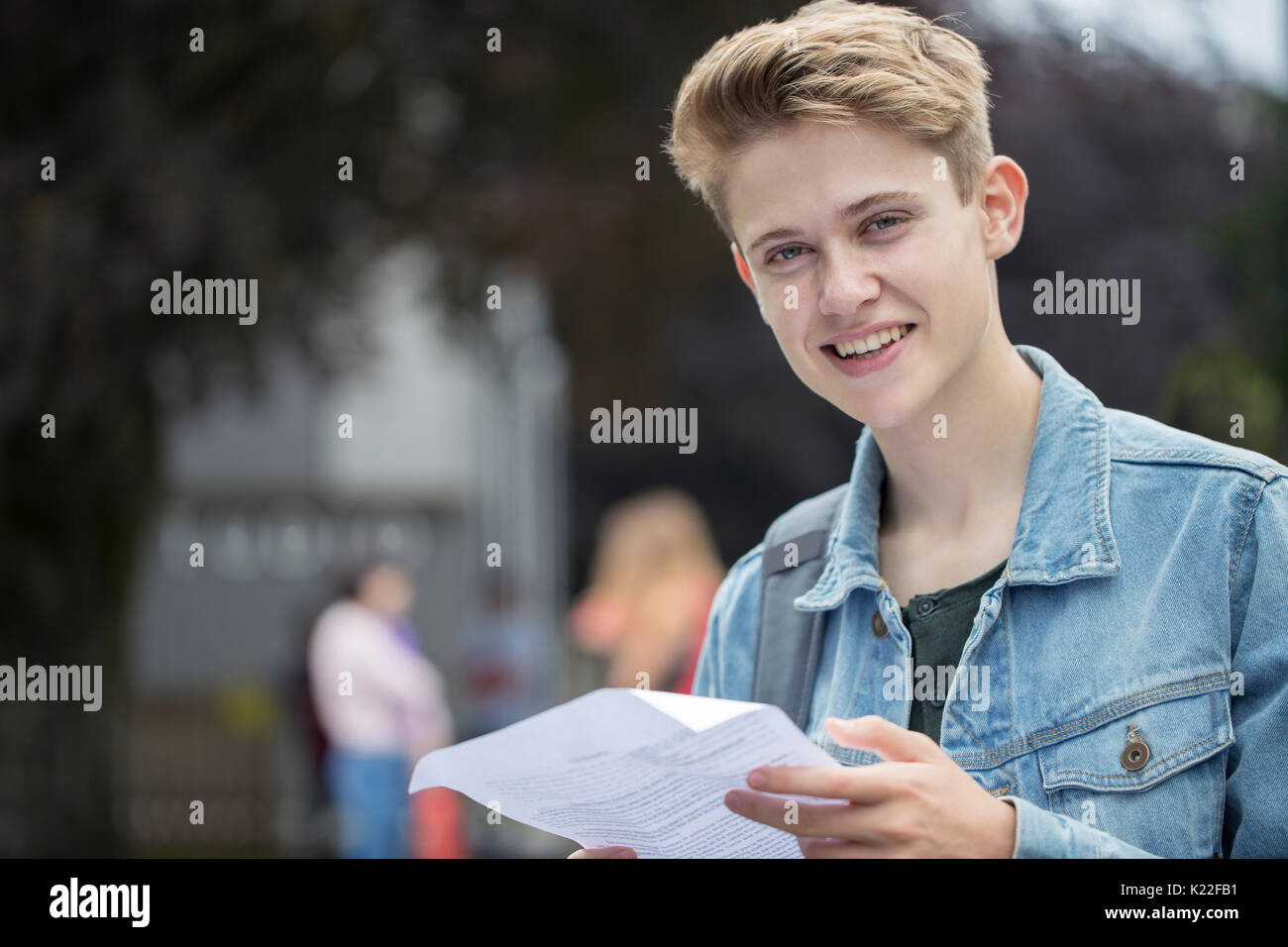 Happy teenage boy smiling hi-res stock photography and images - Alamy